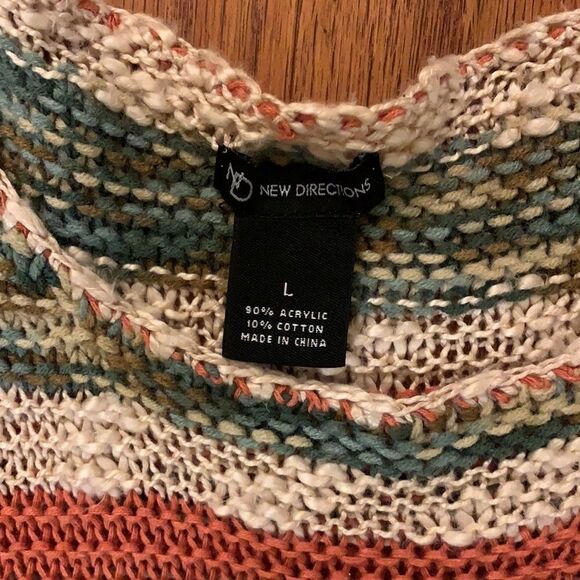 Size large pull over short sleeve sweater - Picture 6 of 7